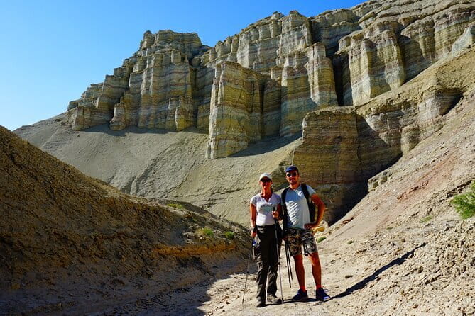 4-Day Altyn Emel Park + Kolsai & Kaindy Lakes + Charyn Canyon jeep-tour - Food, lodging, and the practical rhythm