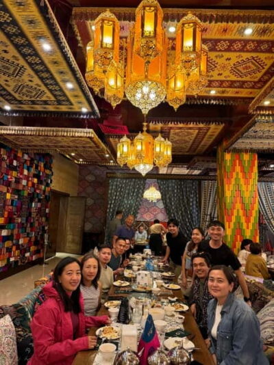 City Highlights Walking Tour with Chocolate Shop