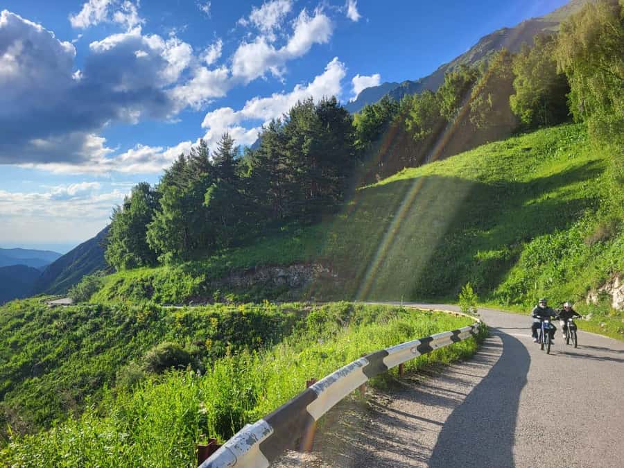 Big Almaty Lake Tour with Optional Hike - What the morning schedule means for your visit