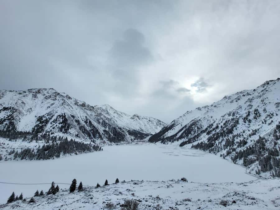 Big Almaty Lake Tour with Optional Hike - Who should choose the hike, and who should choose the car