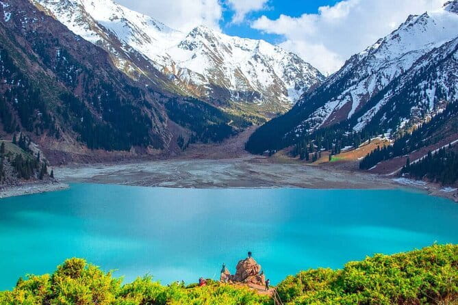 Big Almaty Lake with Horseback Riding Day Tour - The role of the guide and group size