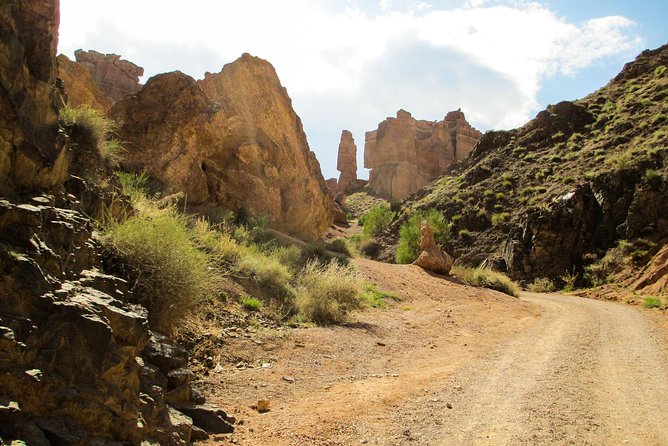 Charyn Canyon - a Place where time stood still... - A private road trip changes the pace