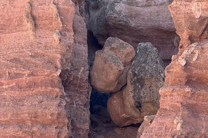 Charyn Canyon and Black Canyon 1 Day Private Tour - Arriving at Charyn Canyon Around 14:00