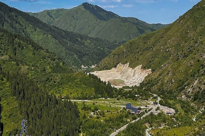 Shymbulak to Bogbanovisch Glacier and Oktabriskaya Hike - What the included equipment means in practice