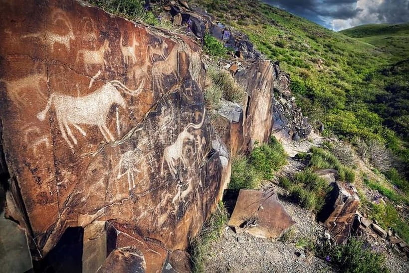 Tanbaly Gorge: Ancient Petroglyphs UNESCO Site Day Tour - Key points at a glance