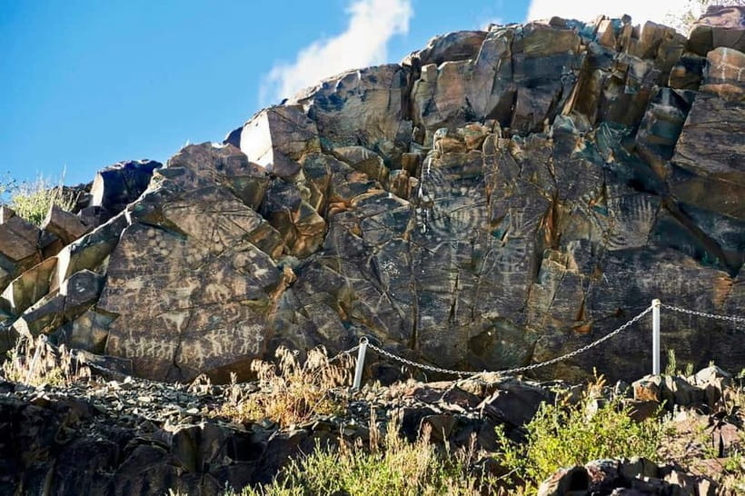 Tanbaly Gorge: Ancient Petroglyphs UNESCO Site Day Tour - A first look at the museum-reserve